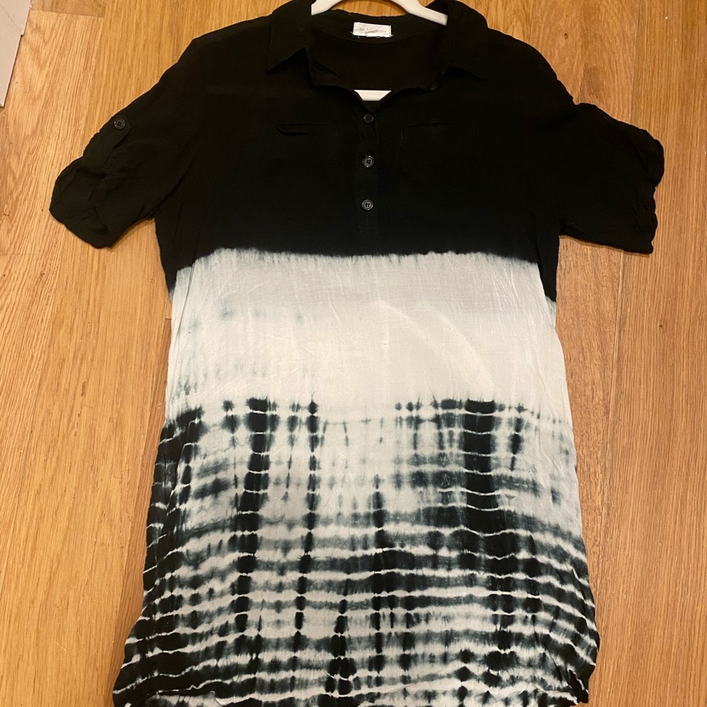Tie dye tshirt dress with collar and buttons